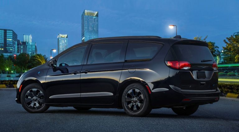 2020-chrysler-pacifica-hybrid_zfer